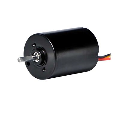 28 มม PMDC เครื่องยนต์ brushless พร้อม Driver Integrated 5.1W 12V 24V เครื่องยนต์ BLDC พลังงานสูงสําหรับปั๊มไฟฟ้าหน้าต่างม่าน